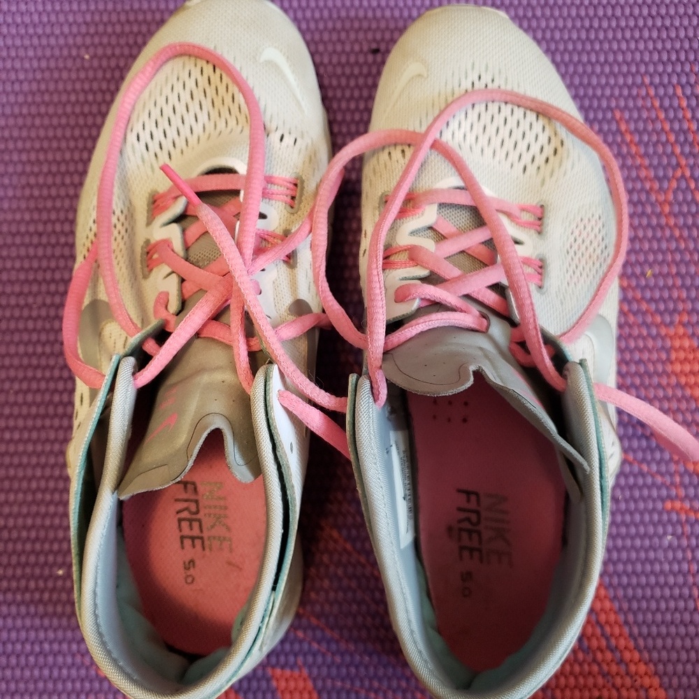 USED Women's Nike Free 5.0